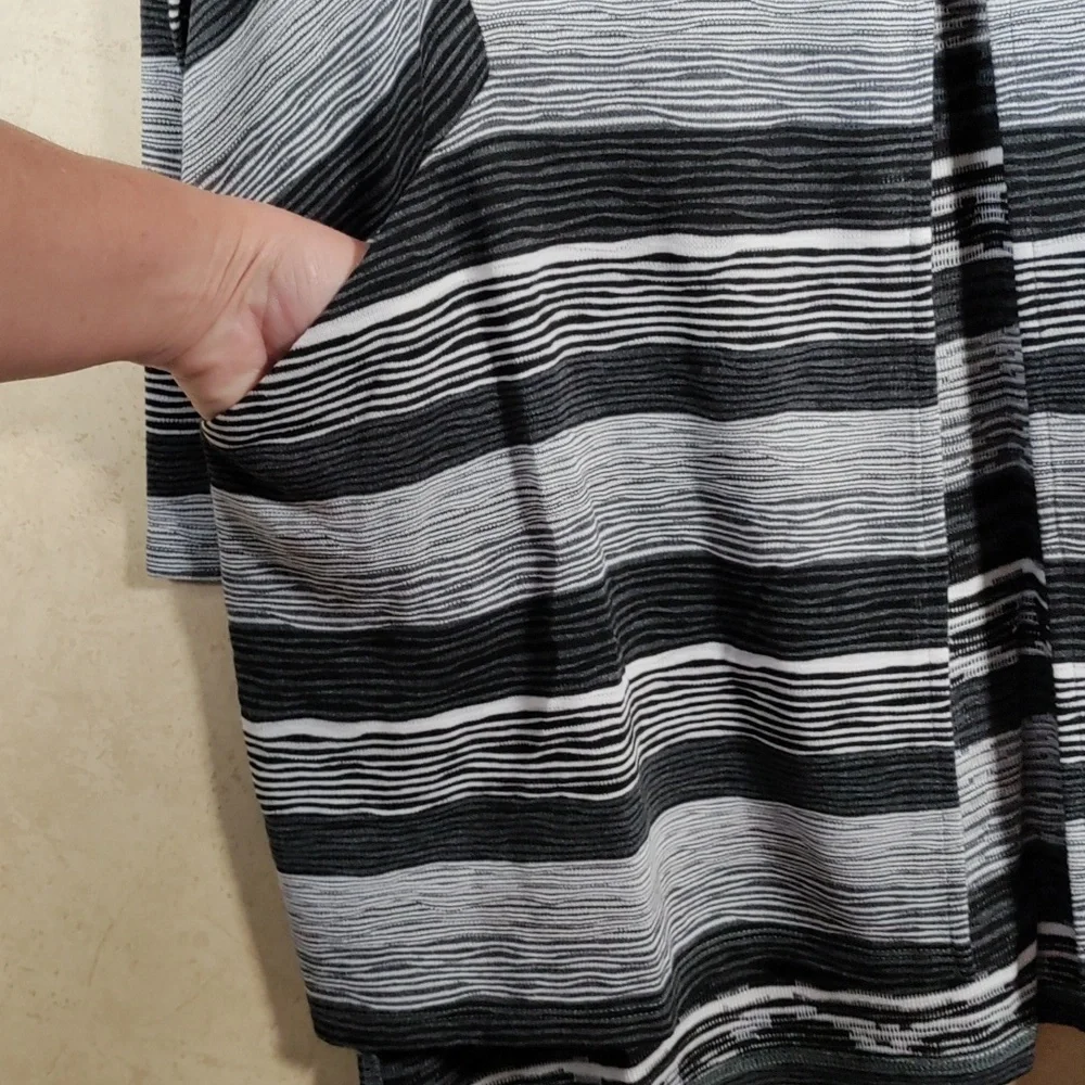 H146 Sympli black and white wavy striped Sugarcoat 10 NWT